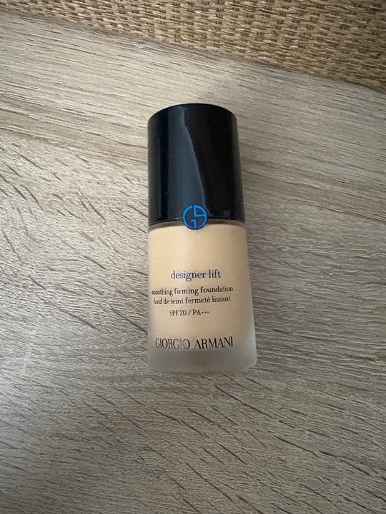 Giorgio Armani Designer Lift Smoothing Firming Foundation SPF 20/PA+++ shade 3