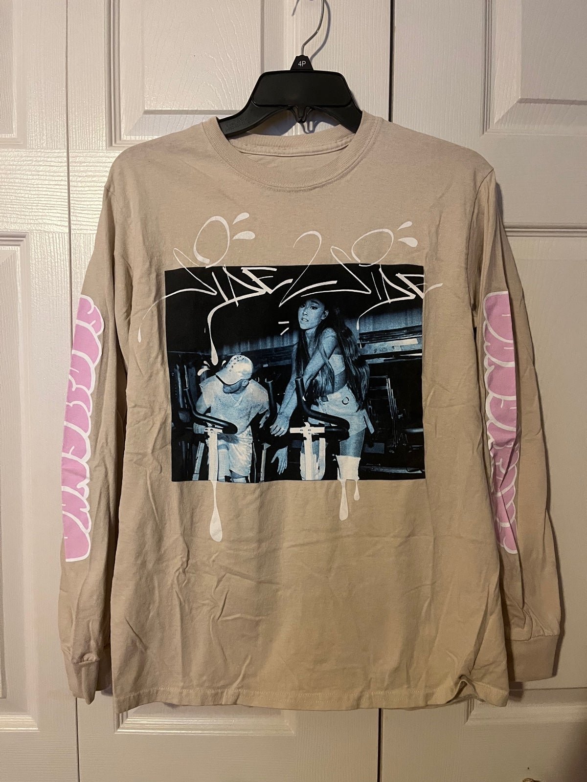 Ariana Grande Dangerous Woman Side 2 Side T-Shirt Size Small