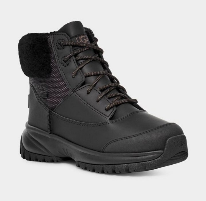 Ugg Women’s Yose Fluff V2 Boots S/N 1130901 Size 10