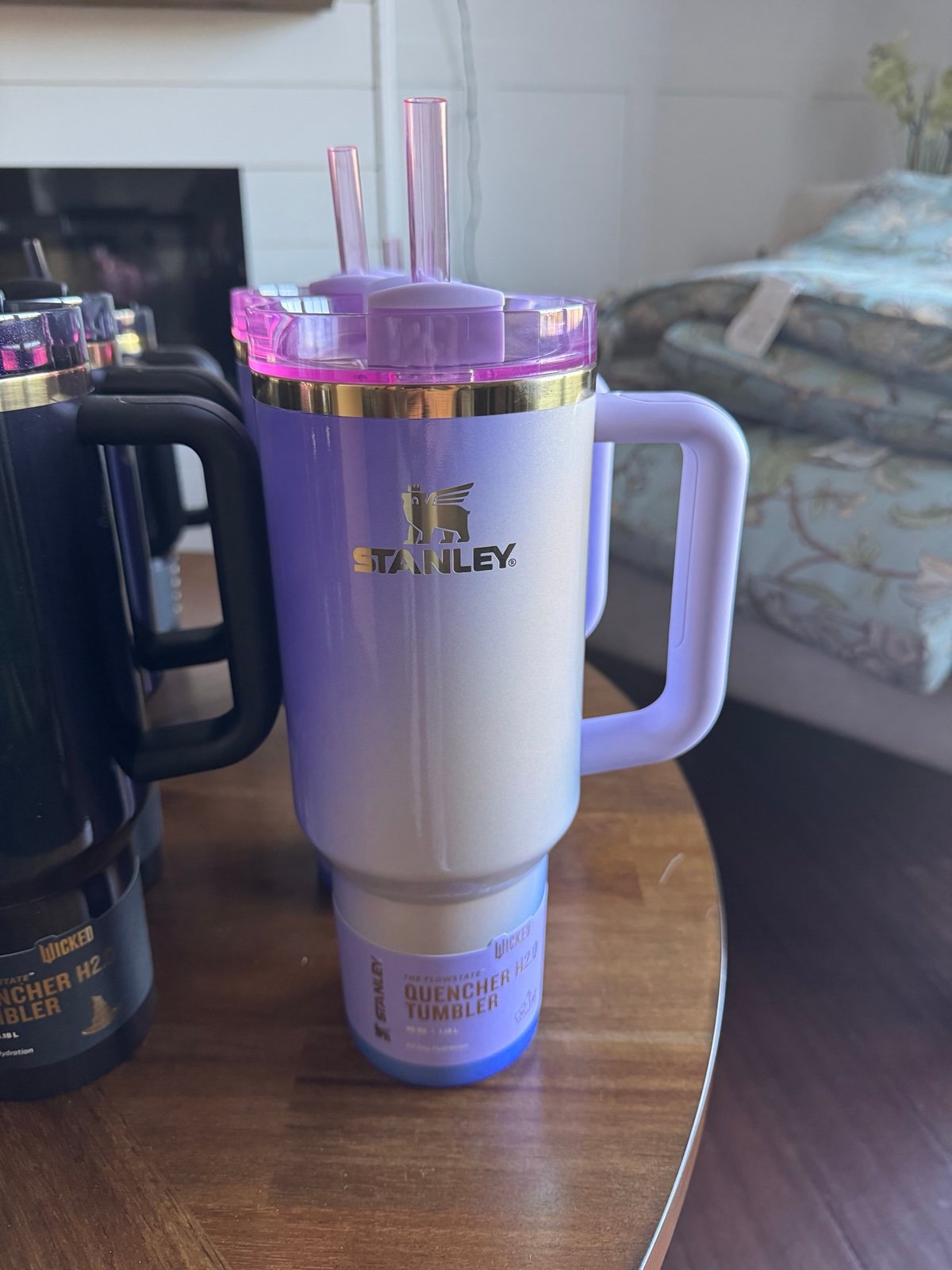 Stanley x Wicked  40oz FlowState Quencher Tumbler Glinda For Good