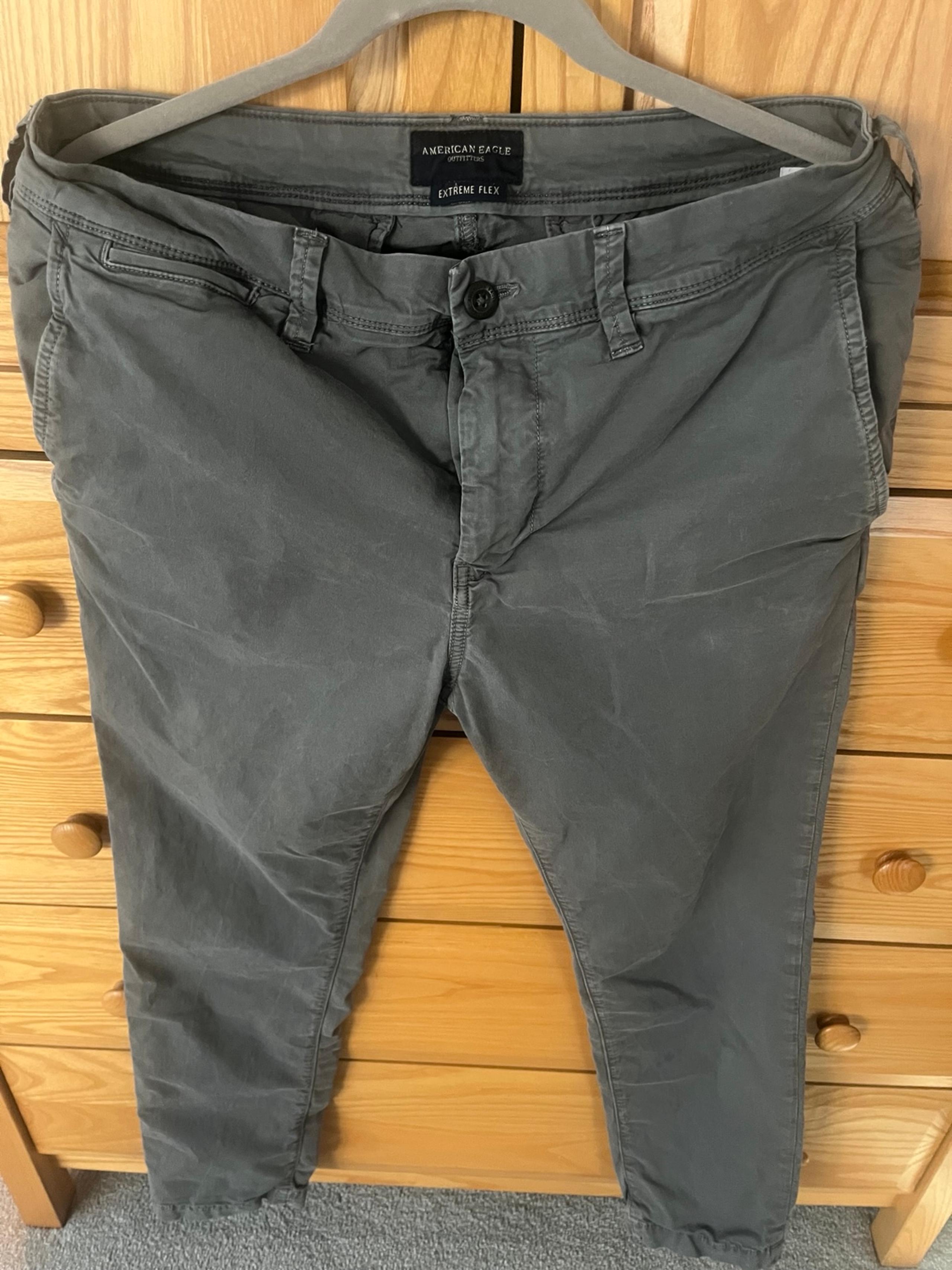 American Eagle men’s olive green khaki pants 31x30.