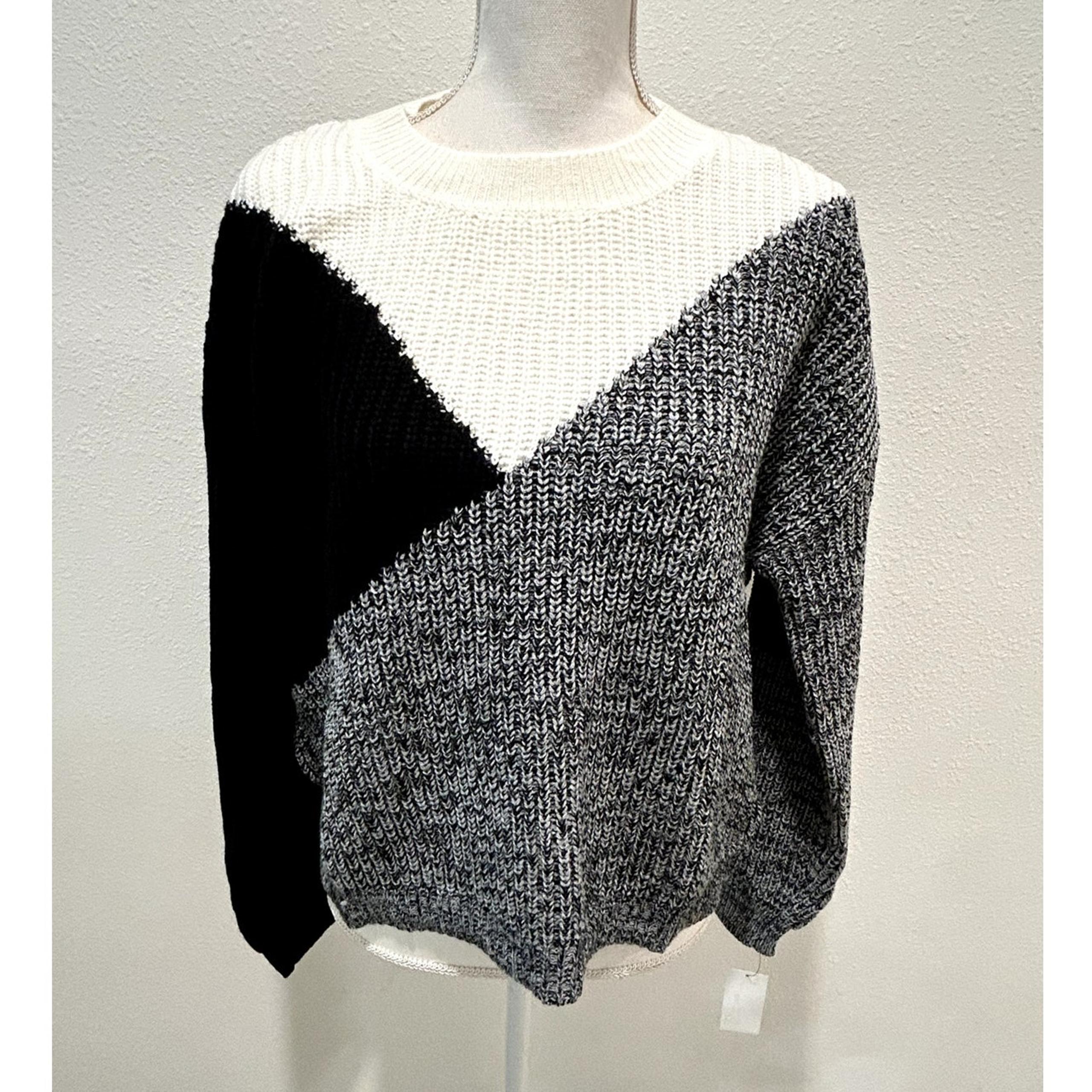 BCX Juniors Black Colorblocked Crewneck Sweater Size L | Trendy Women's Top B21