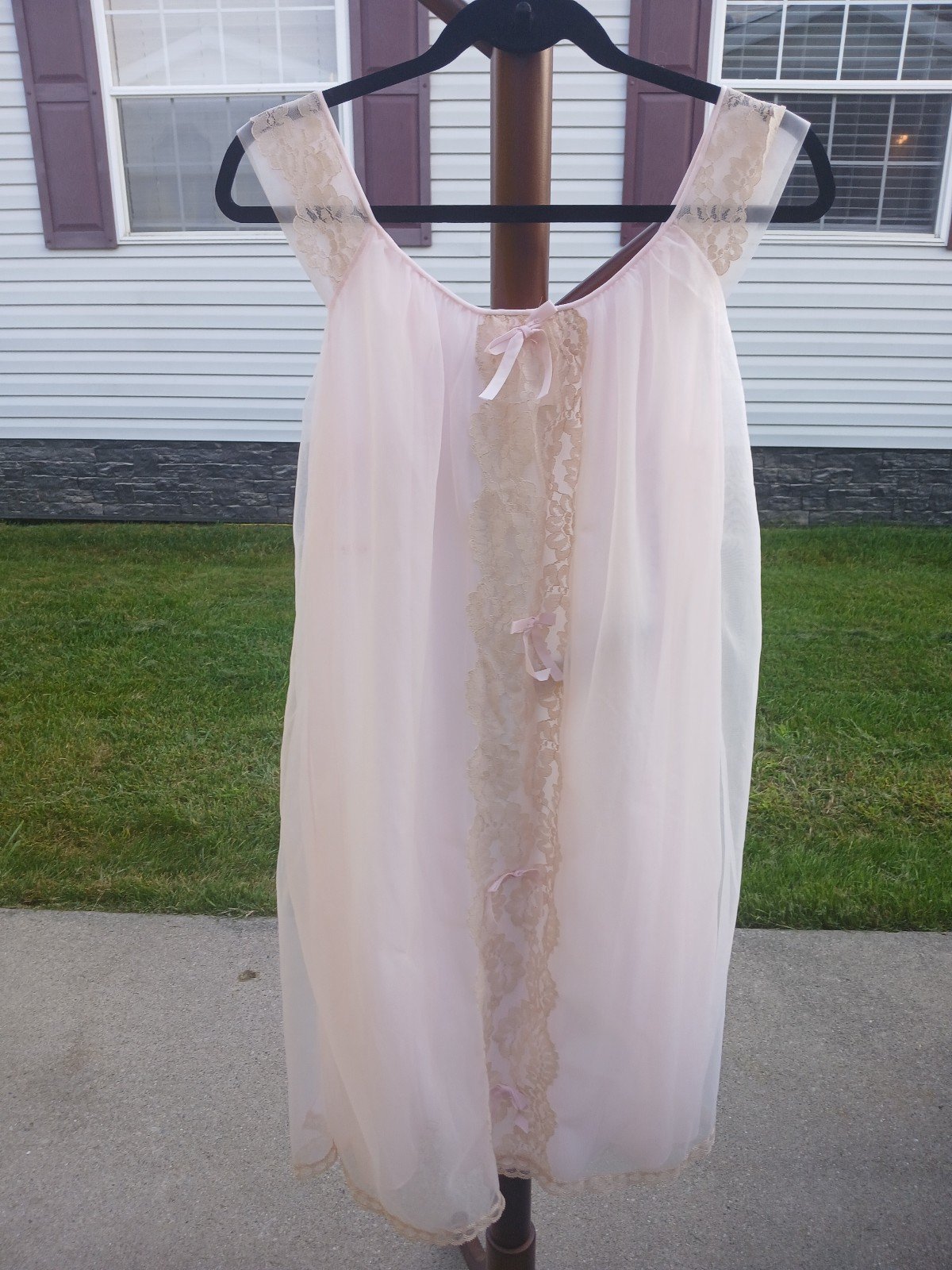 Beautiful vintage nightgown size l/xl