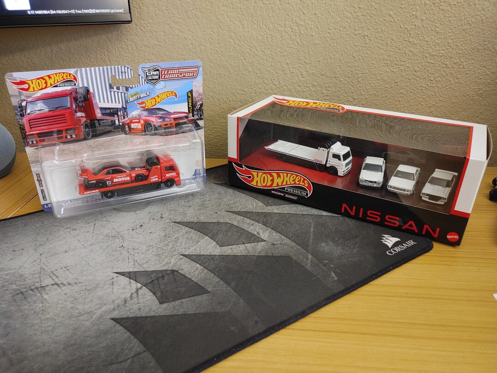 Hot Wheels Nissan Skyline Diorama and Team Transport
