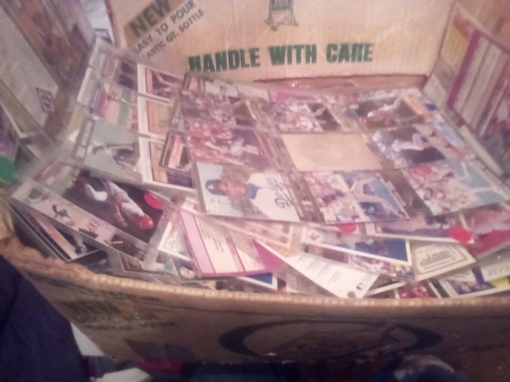 1,005 plastic sleeved collection of baseball, basketball and hockey cards