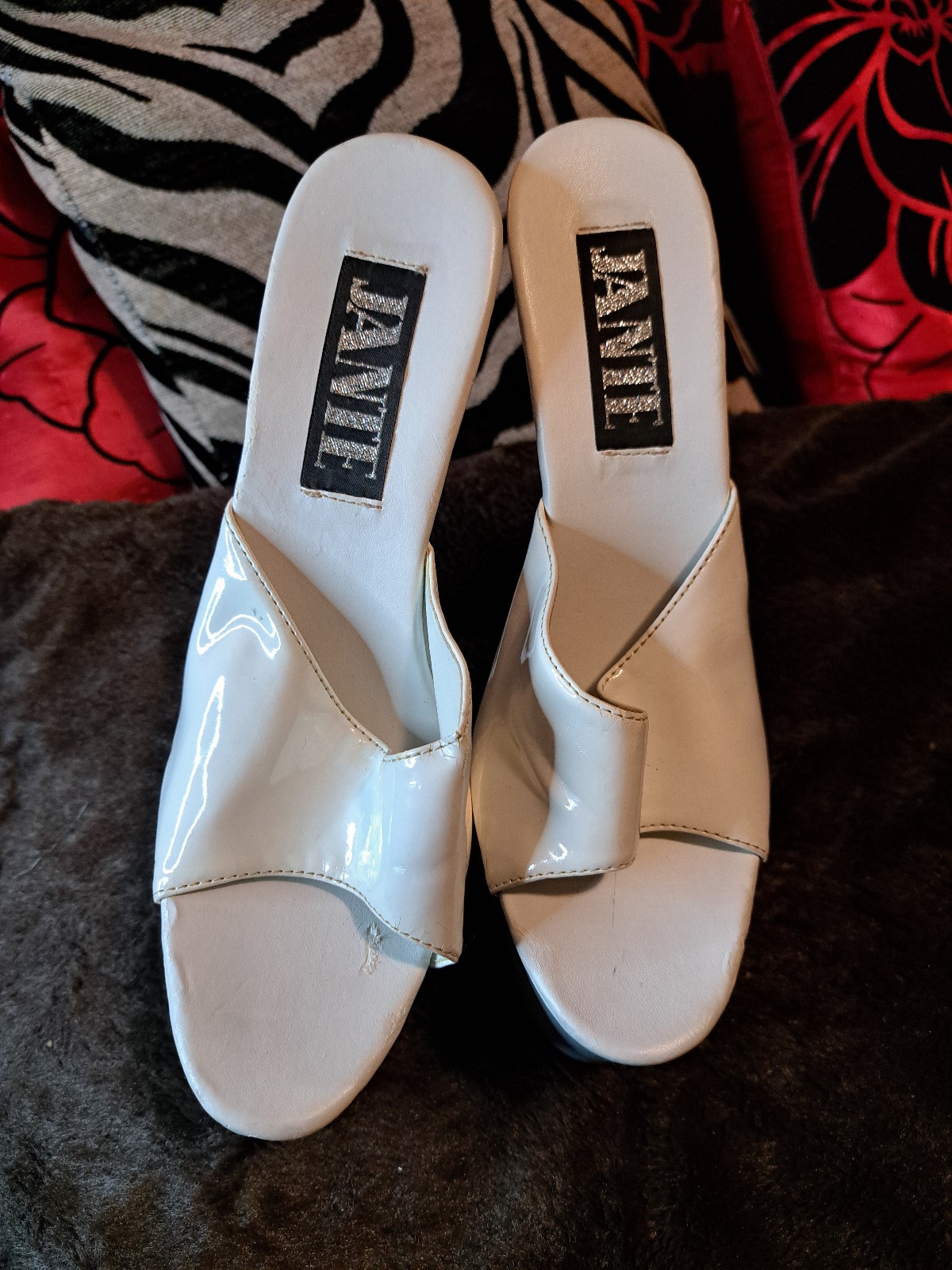 Nwot Heels