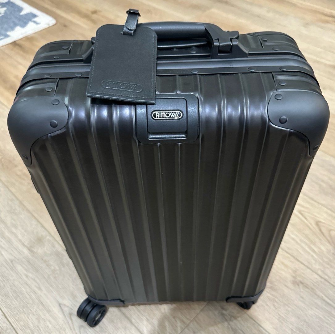 Rimowa cabin size aluminum Black Wheel suitcase 20”