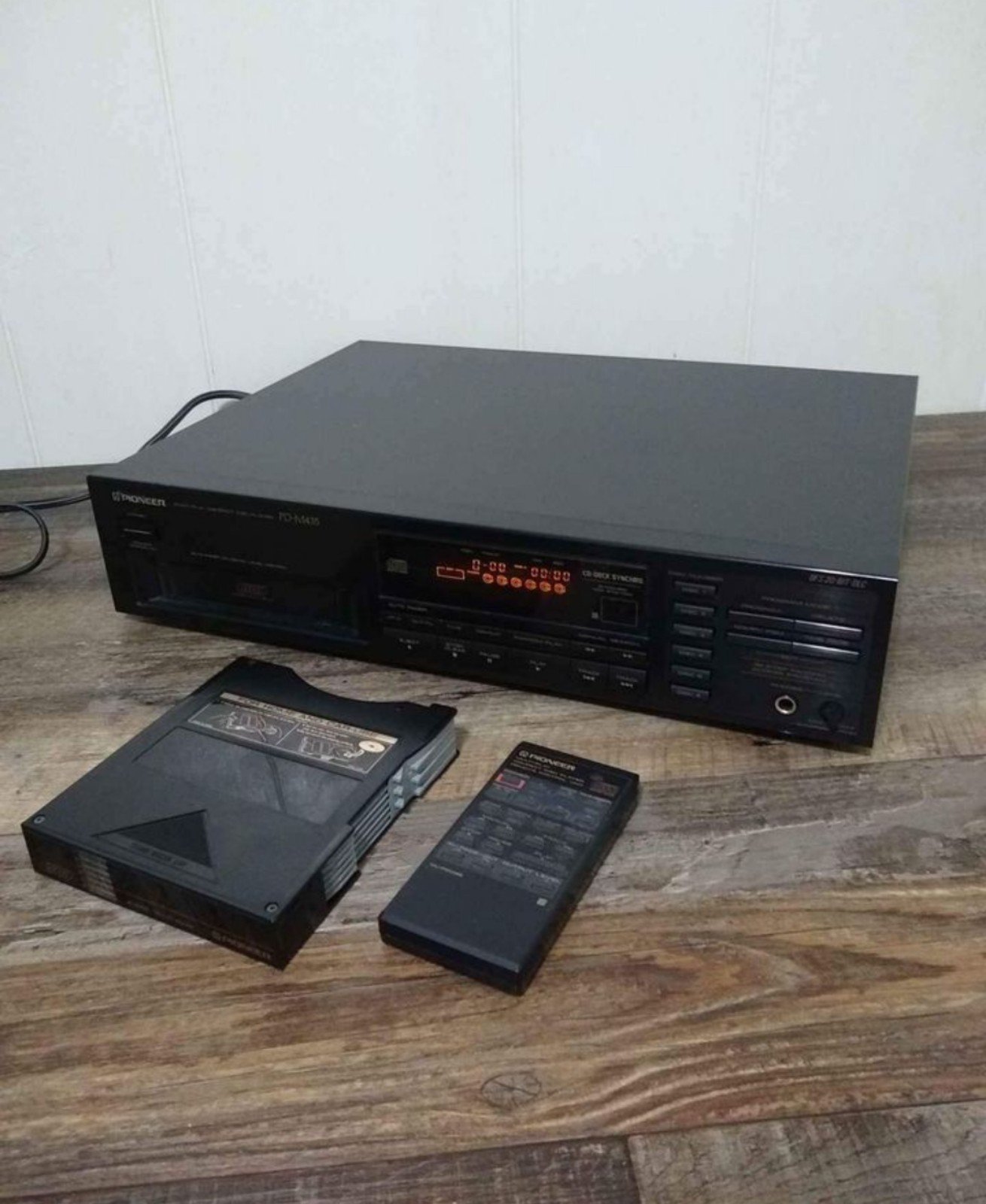 vintage Pioneer PD-M435 CD Player Changer 6 Disc Multi-Play Compact Disc