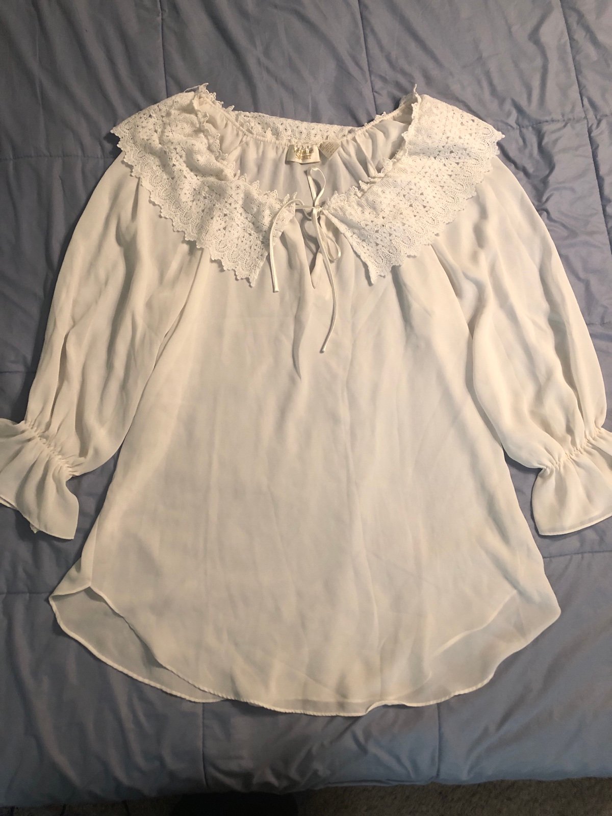 Vintage Victoria’s Secret gold label crochet lace collar nightgown