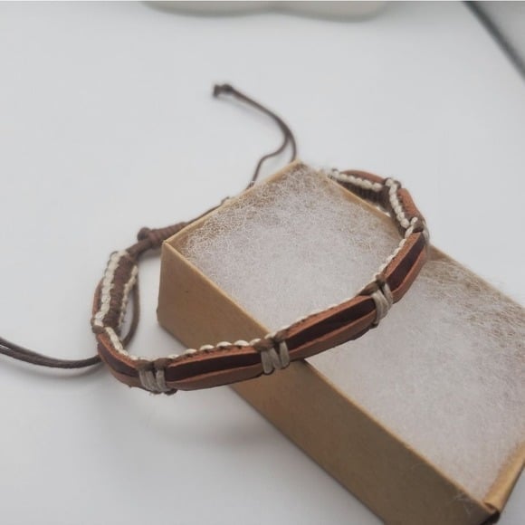 Leather survivalist braceelt‎ unisex