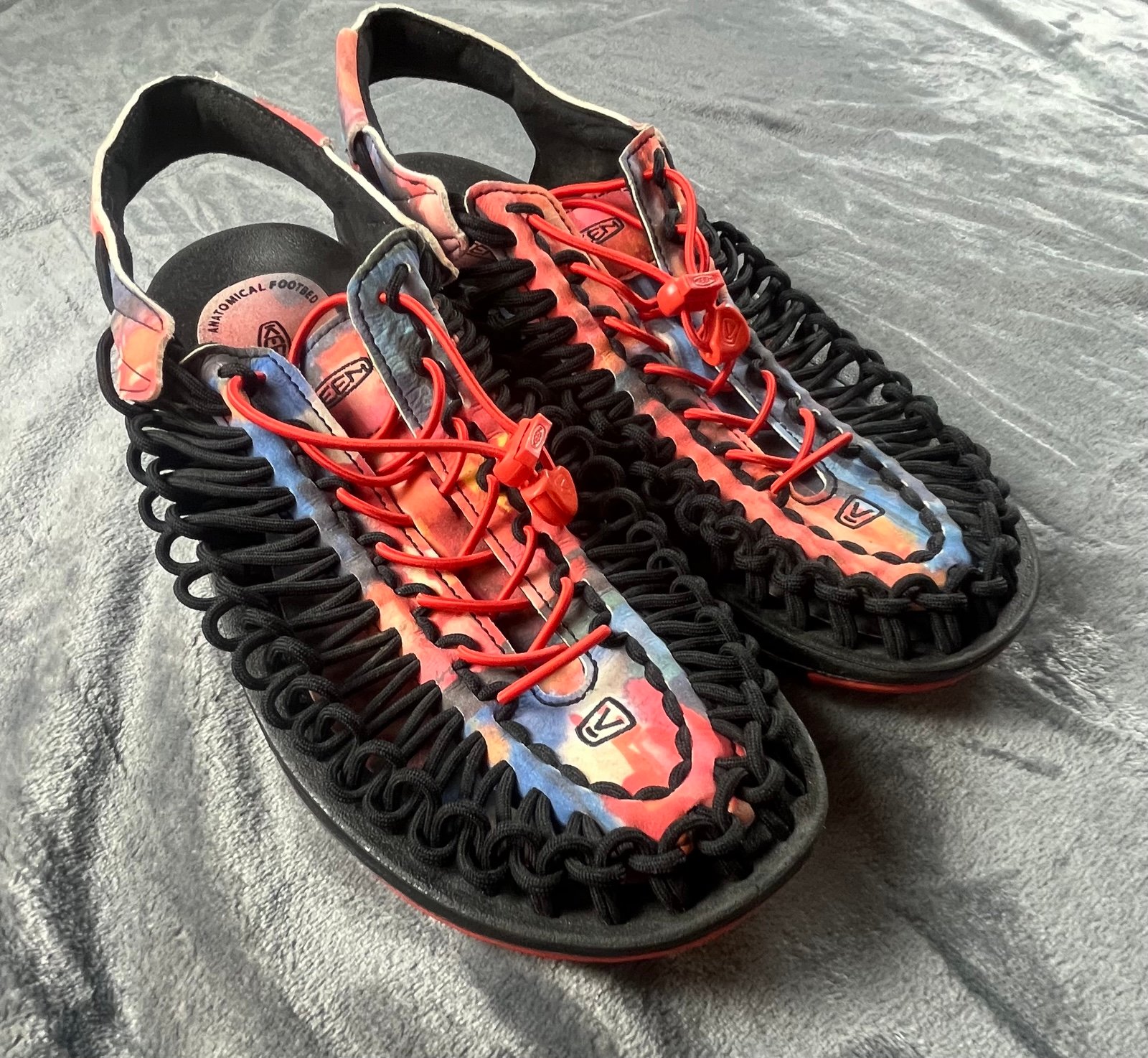 KEEN Uneek X New York At Night Tie Dye Mens US Size 11.5 Two Cord Sandal Sneaker