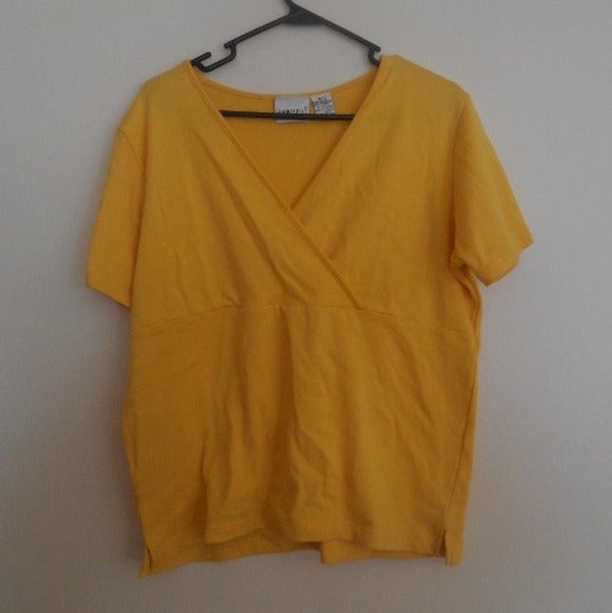 Women's FASHION BUG Yellow Short sleeve Deep V Neck Top, Size 14/16