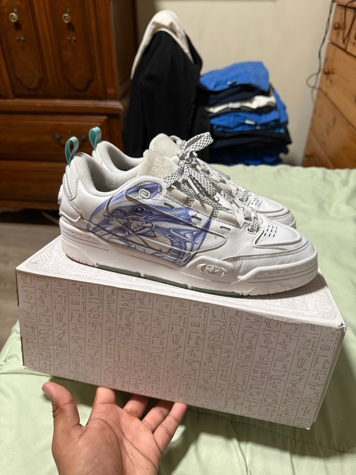 Adidas Adi2000 blue eyes white dragon