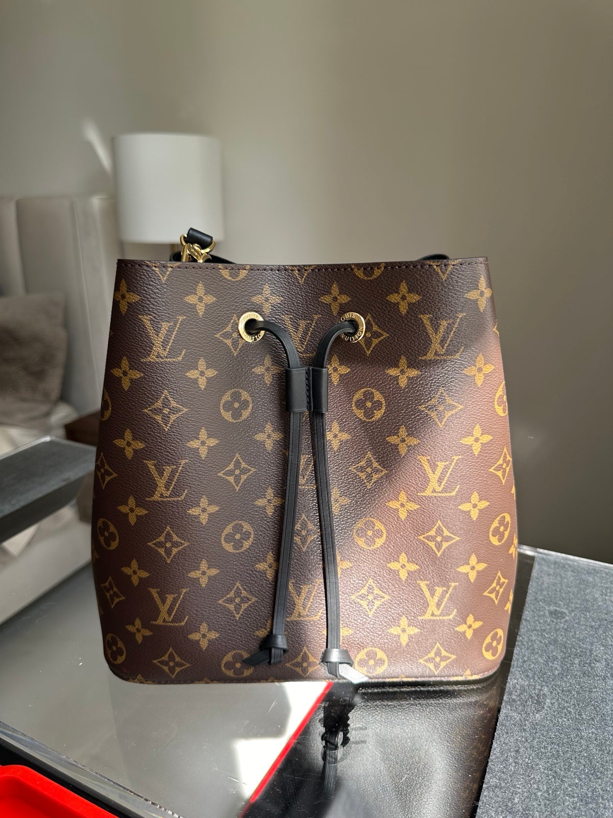 lv neonoe