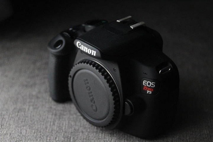 Canon Rebel T5 ( Like New)