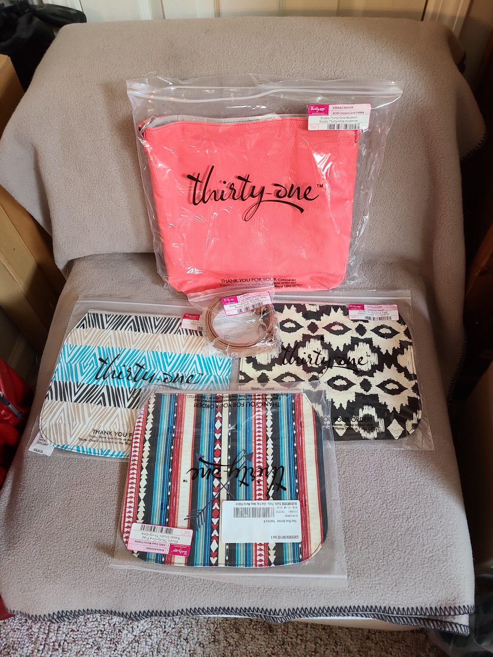 Thirty-One studio modern purse coral pebble ikat etched elements & Sierra flaps