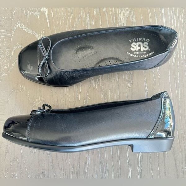 NWOB!SAS Tripad Comfort Slip On Black Leather Loafers Toe Bow Flats Size 6 Wide