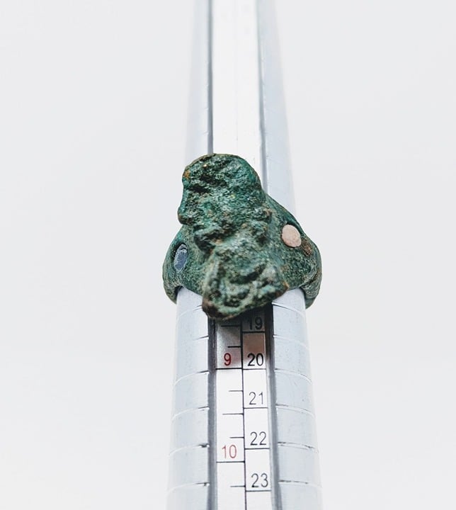 Antique Roman Bronze Signet Finger Ring (c. 200-400 A.D.)