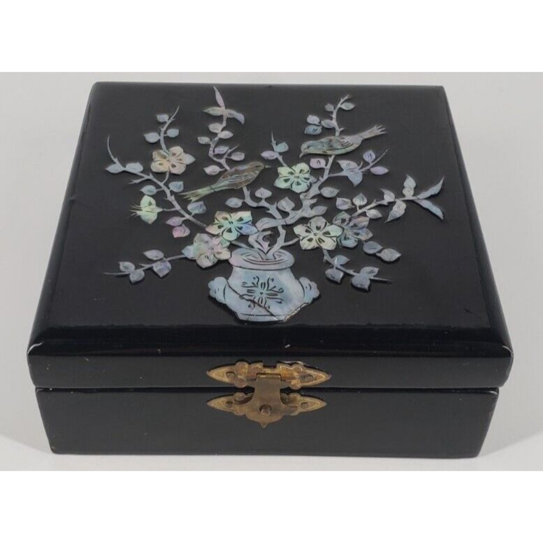 Vintage Mother of Pearl Black Lacquer Wooden Oriental Jewelry Hinged Box