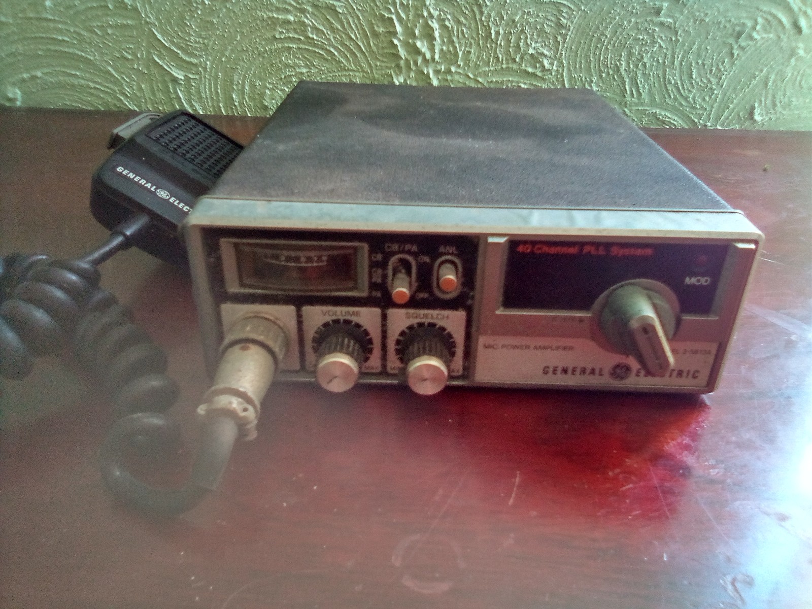 General Electric GE 3-5813A 40 Channel Mobile CB Radio Transceiver Handheld Mic