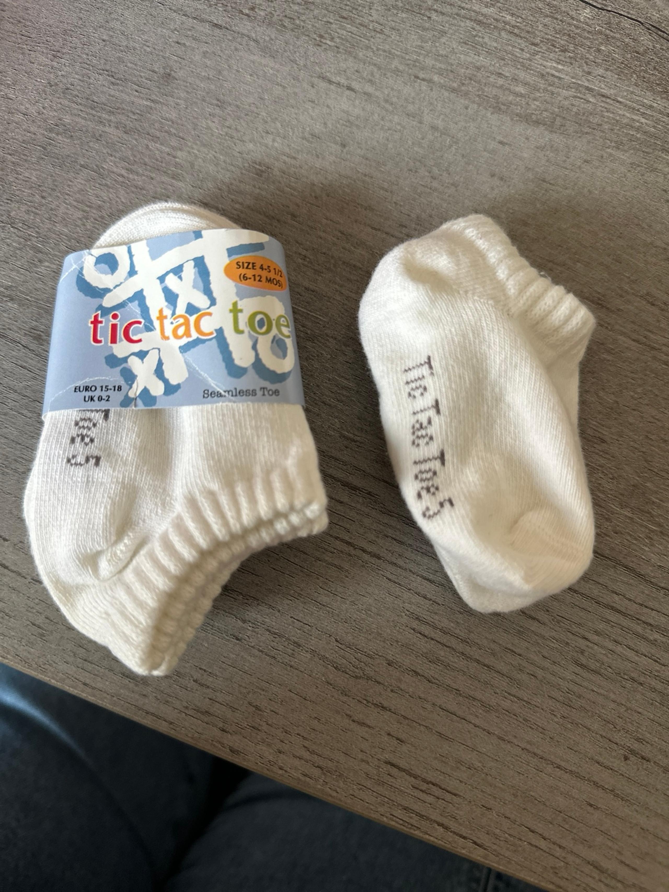 Tic tac toe socks