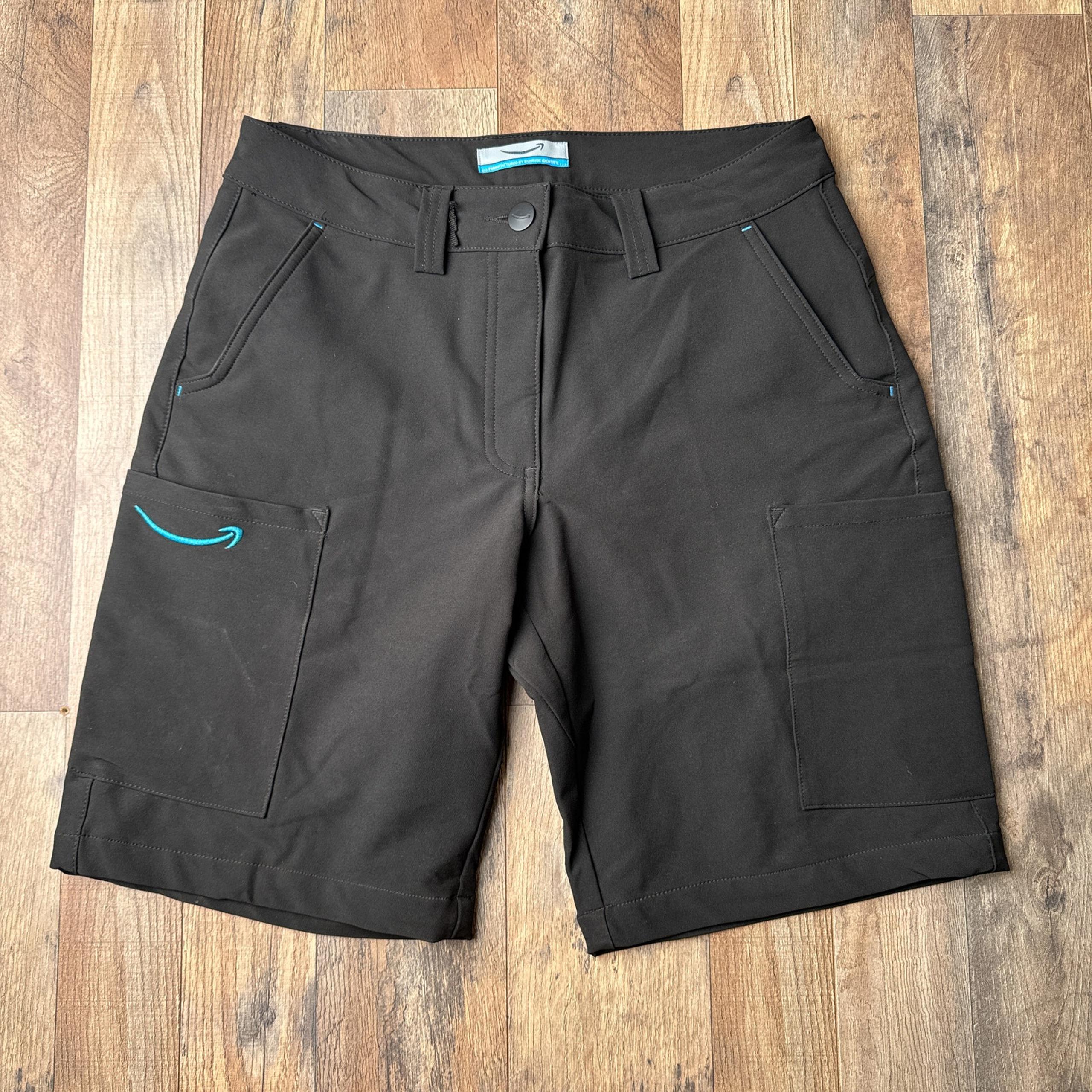 Amazon Employee Shorts Women's Medium Black Workwear Luly Yang Pockets 4440