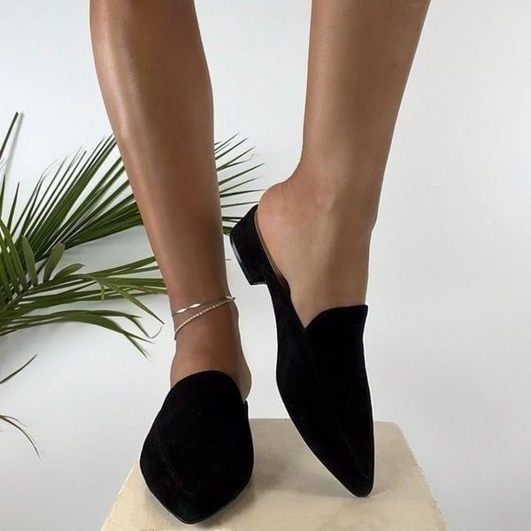 Vintage Y2K Style Casual Black Leather Slip On Pointed Women's Mules / Size: 6