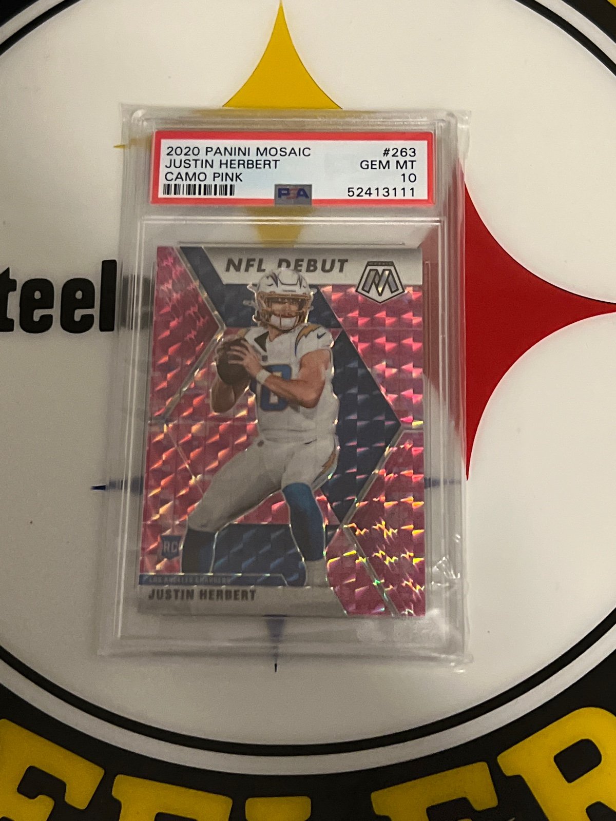 2020 Panini Mosaic Justin Herbert Camo Pink Rookie PSA 10 Gem Mint