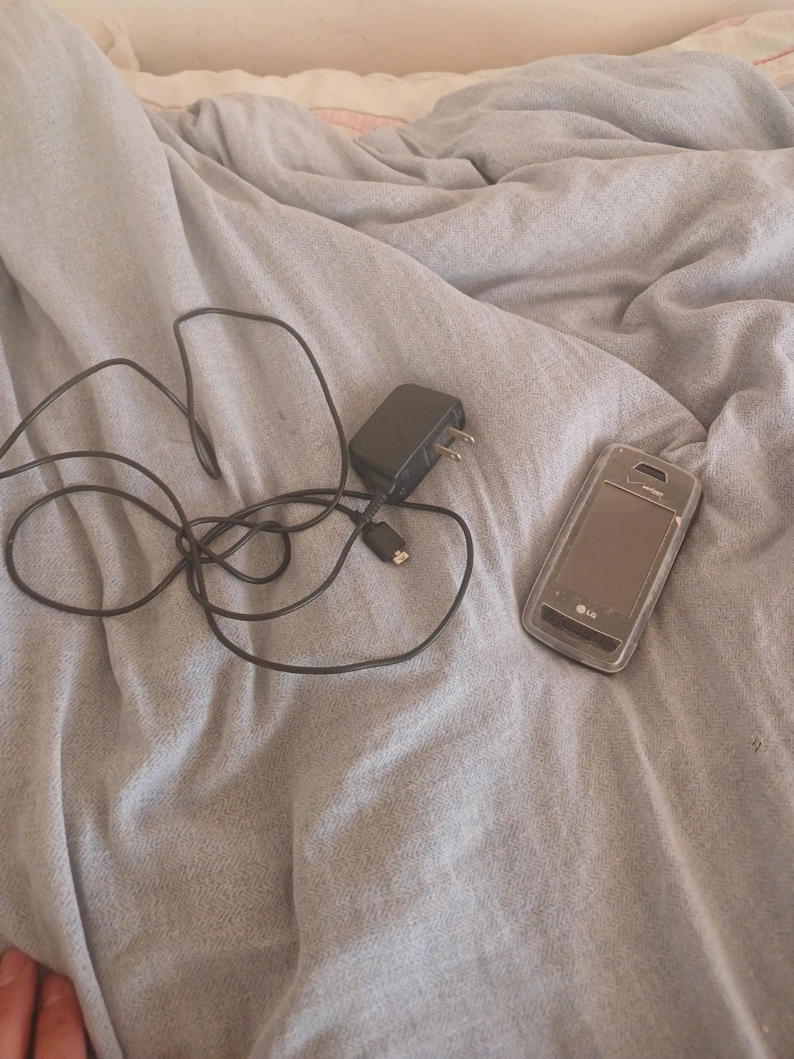 LG Voyager phone