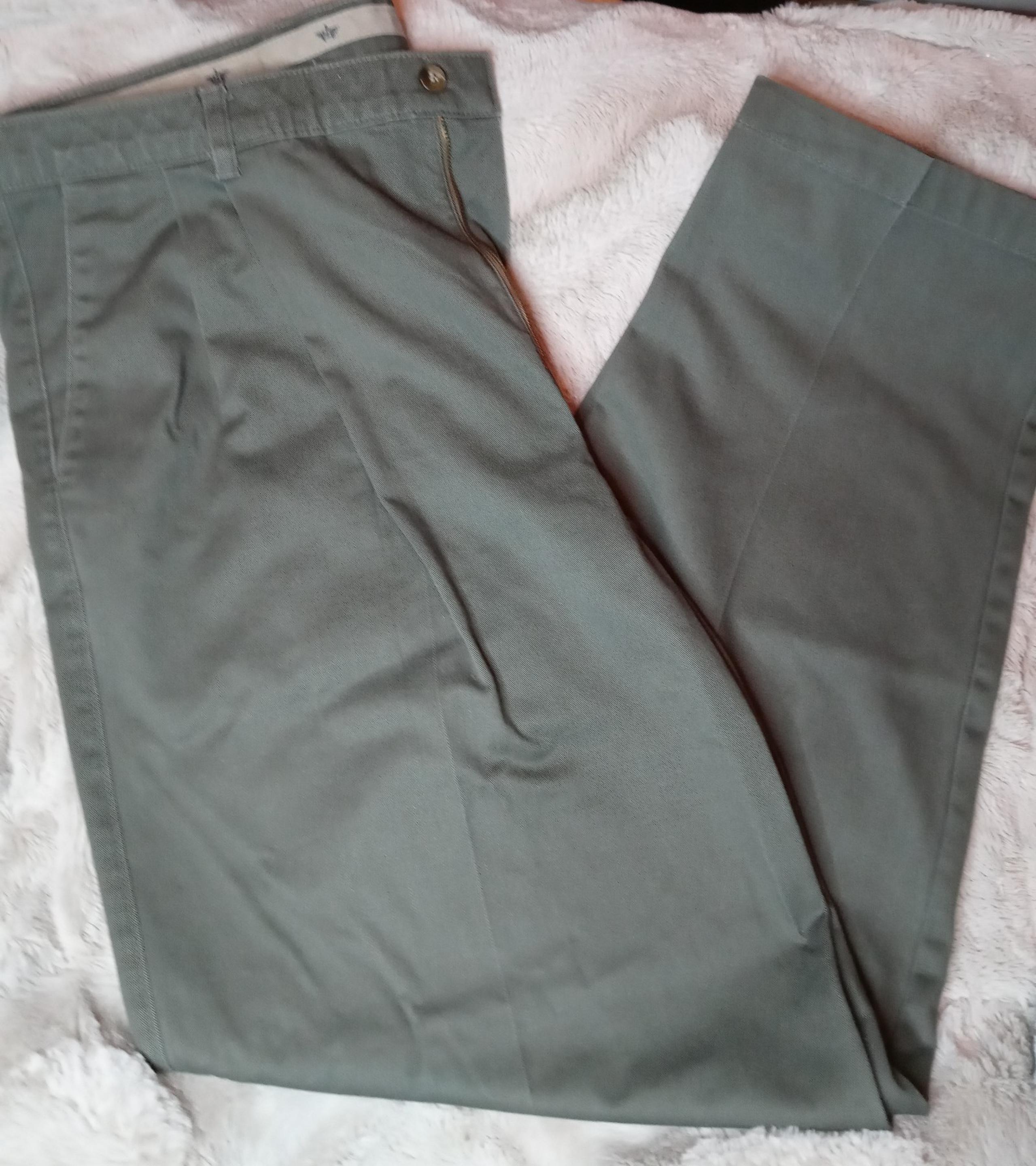 Men's Olive Dockers Khakis W40 L32