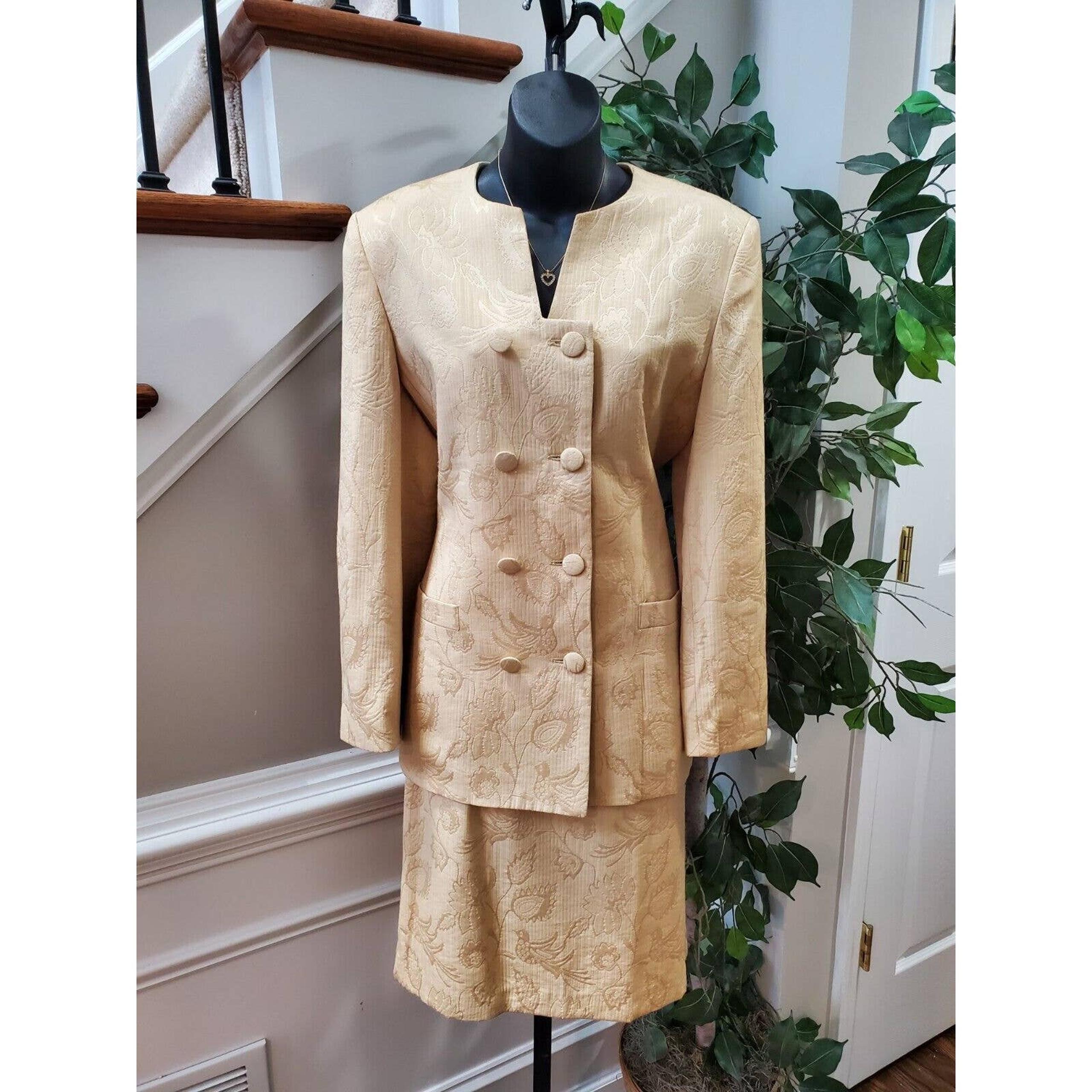Executive Women Beige Polyester Long Sleeve Blazer & Skirt 2 Pc's Suit Size 10M