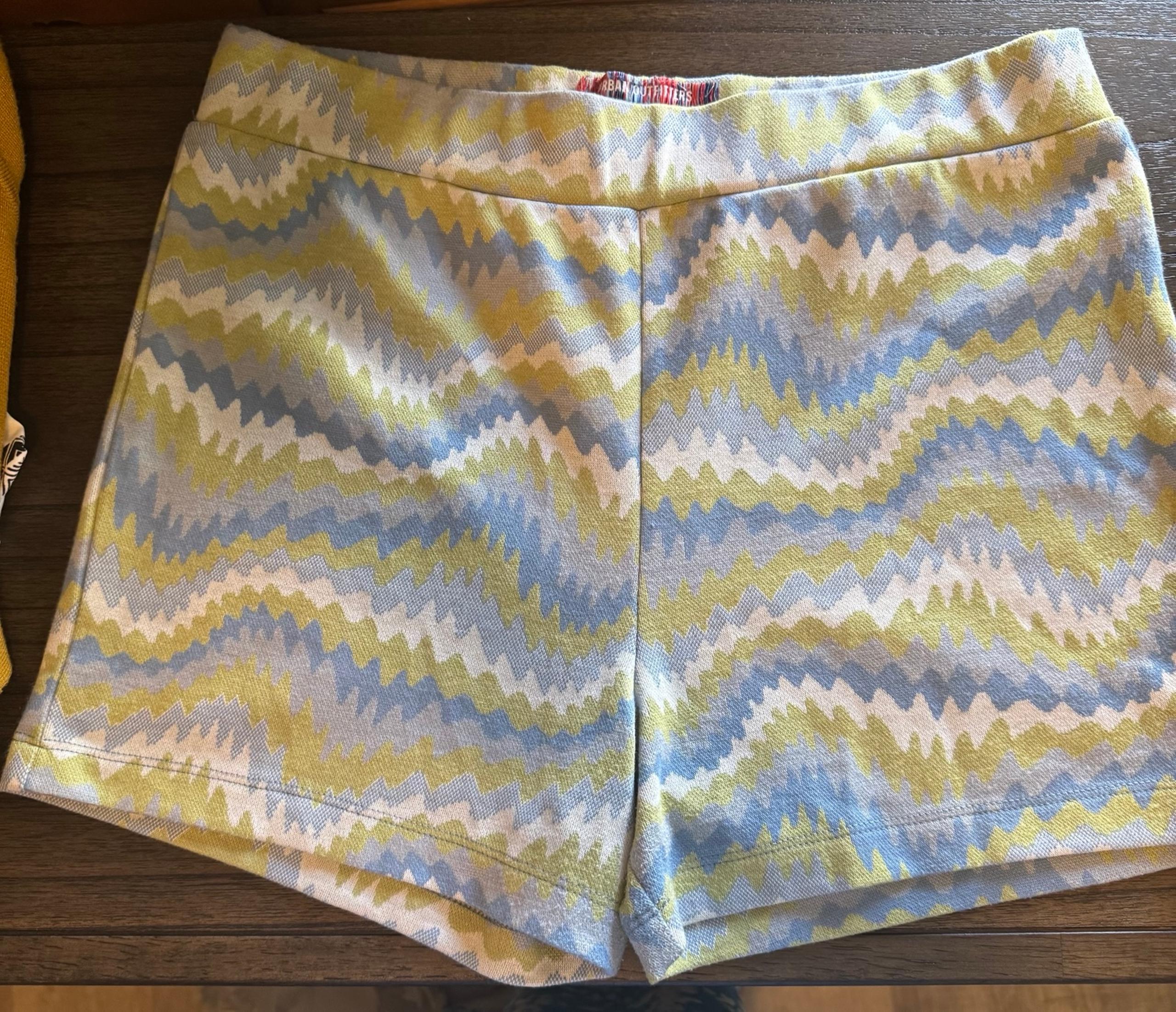 Urban Outfitters wavy pattern pull on shorts