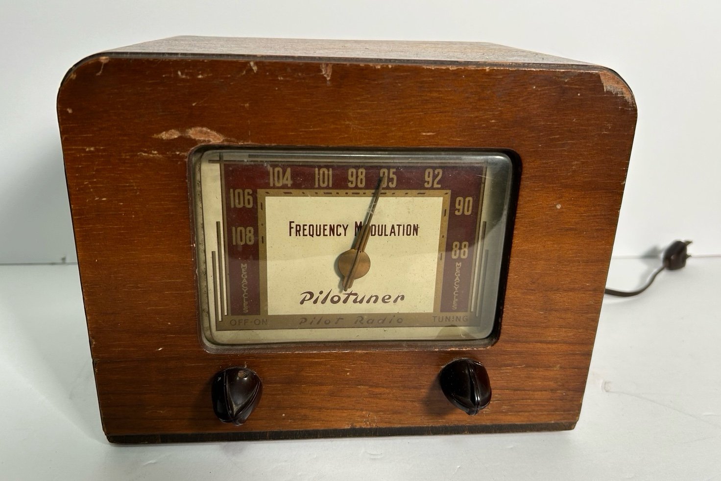 Model T601A Pilotuner Antique Radio Vintage tube radio Pilot Radio Group