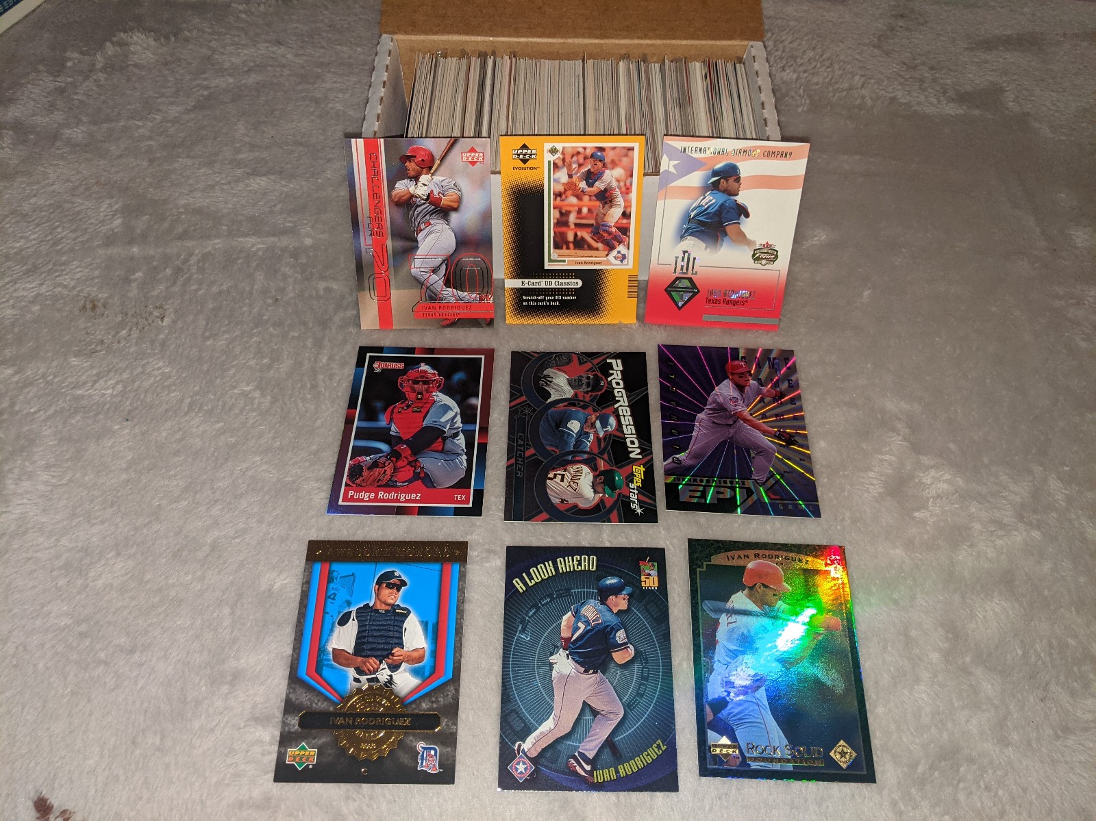 Lot of 560 Ivan Rodriguez Baseball Cards with Inserts
