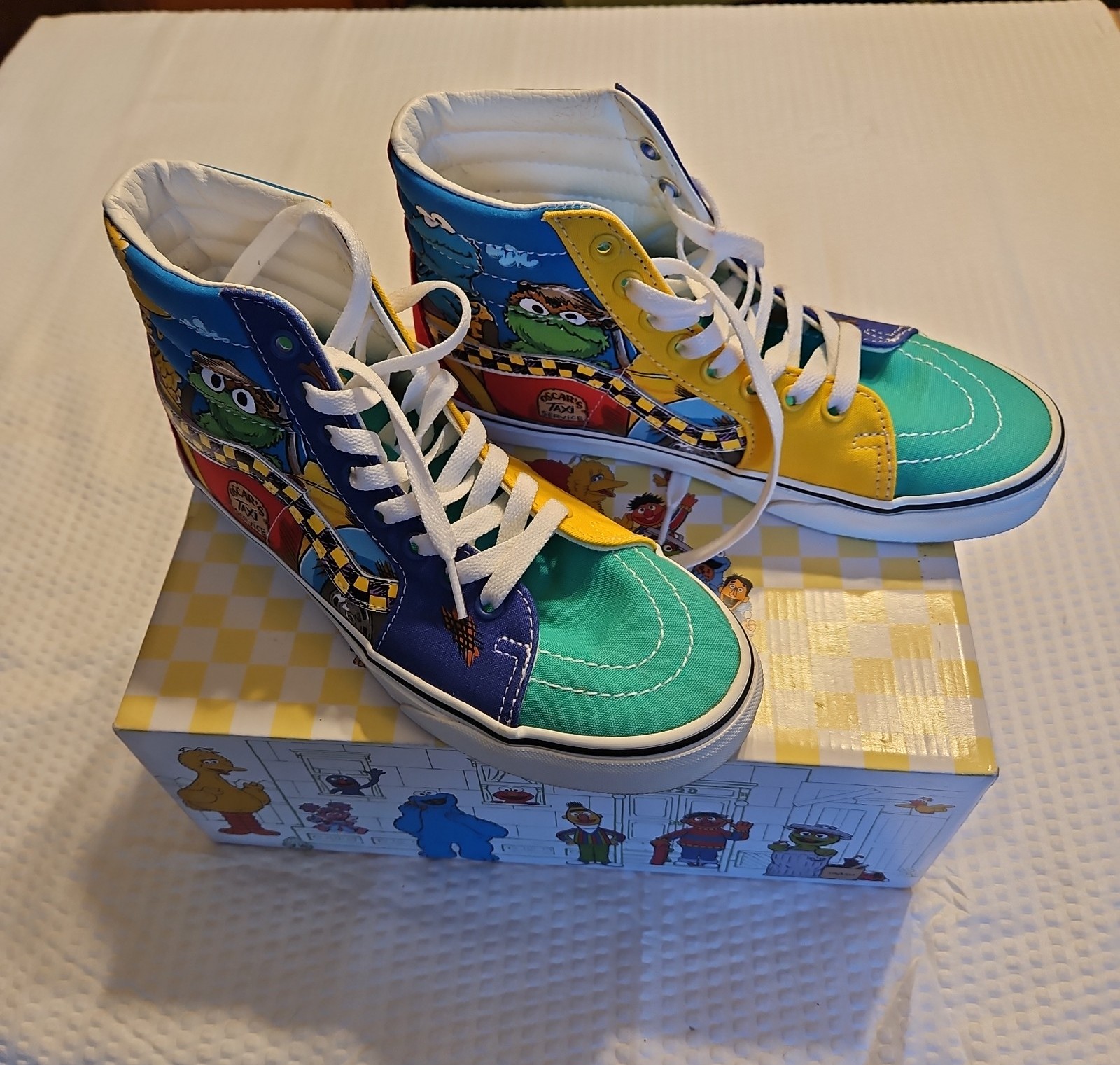 NIB Ltd Edition Sesame Steet colorful hight top Vans.
