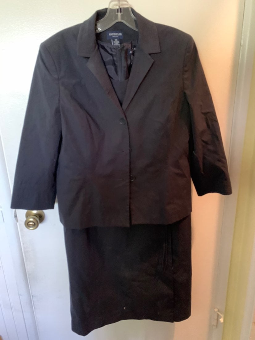 Ann Taylor 2 piece suit set (navy)