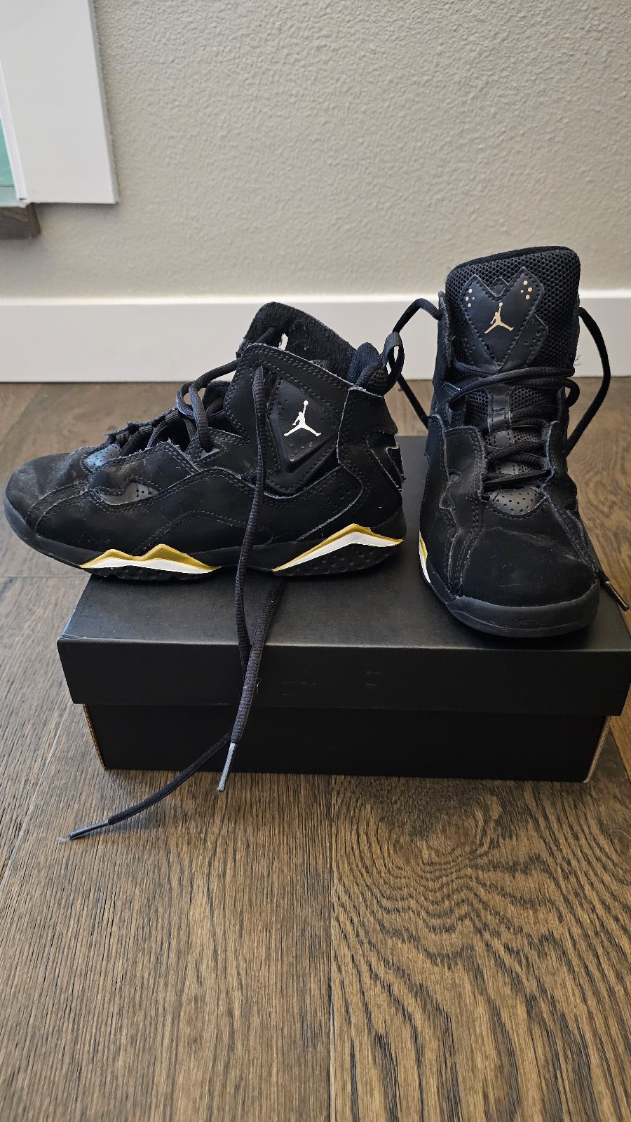 Boys Air Jordan True Flight basketball shoes