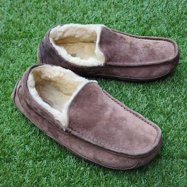 UGG ASCOT- Men's Slippers - SIZE 9