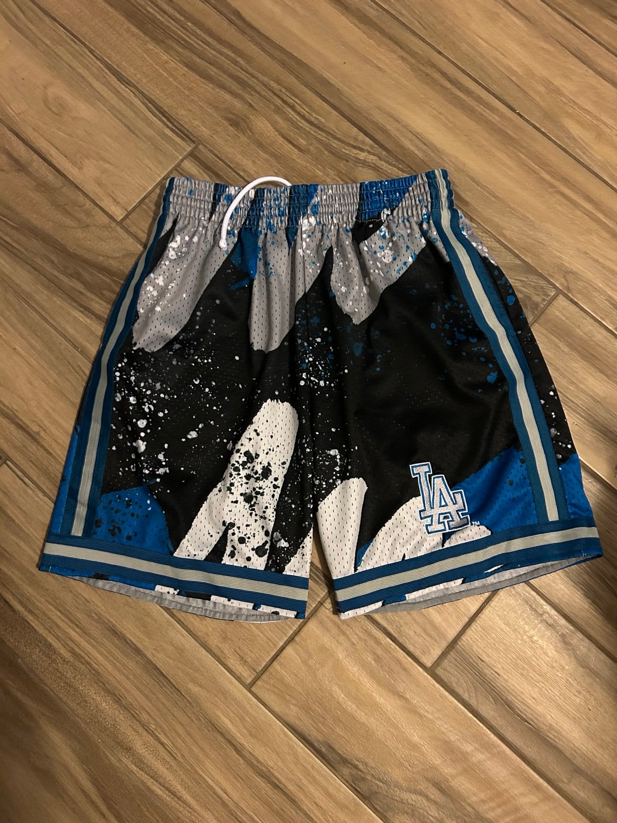 NWOT MITCHELL & NESS LA DODGERS COOPERSTOWN EDITION MESH BASEBALL SHORTS SIZE L