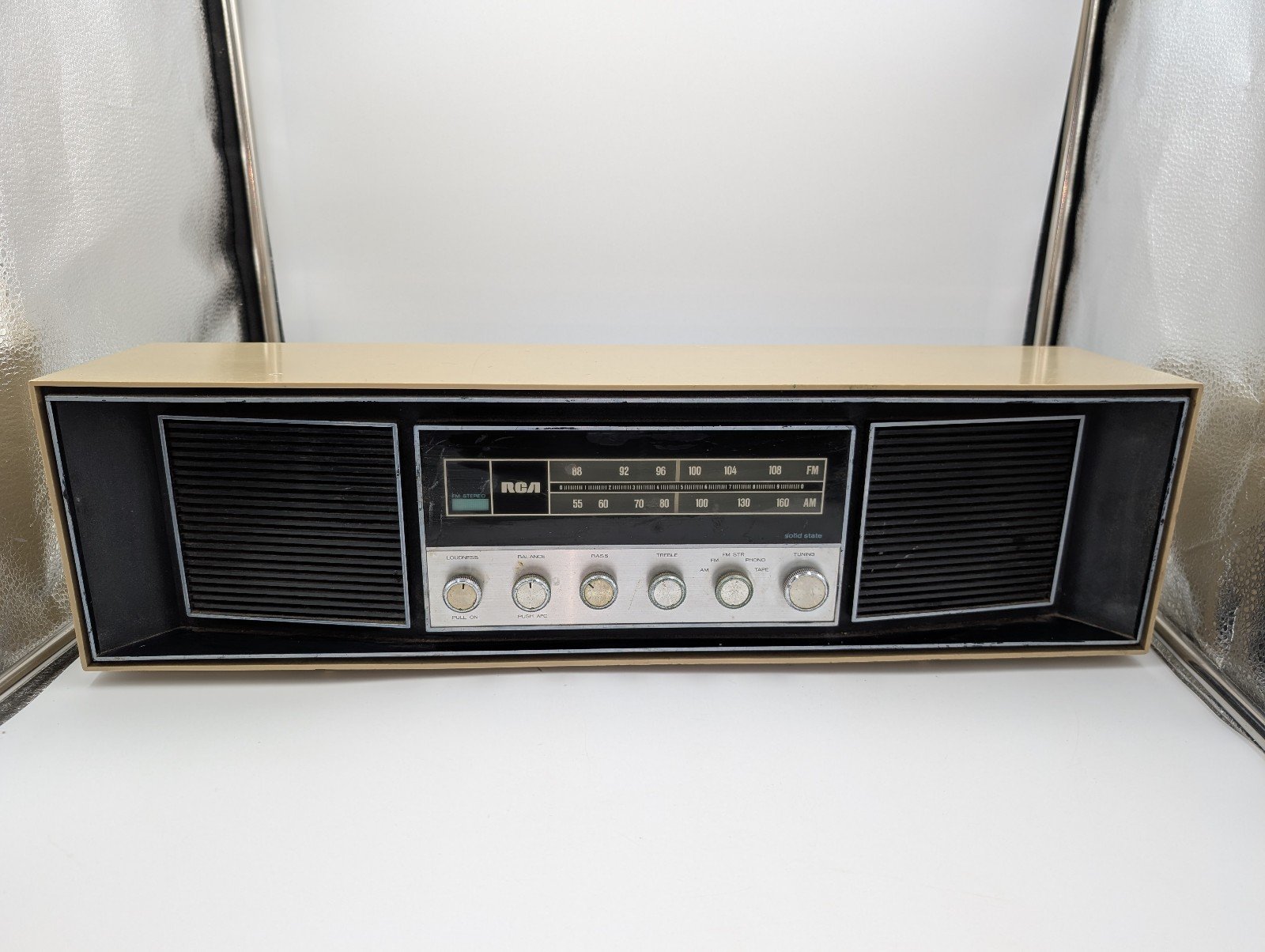 RCA RCL-70B MCM Am/Fm Solid State Stereo Table Radio 1960's Deco Working