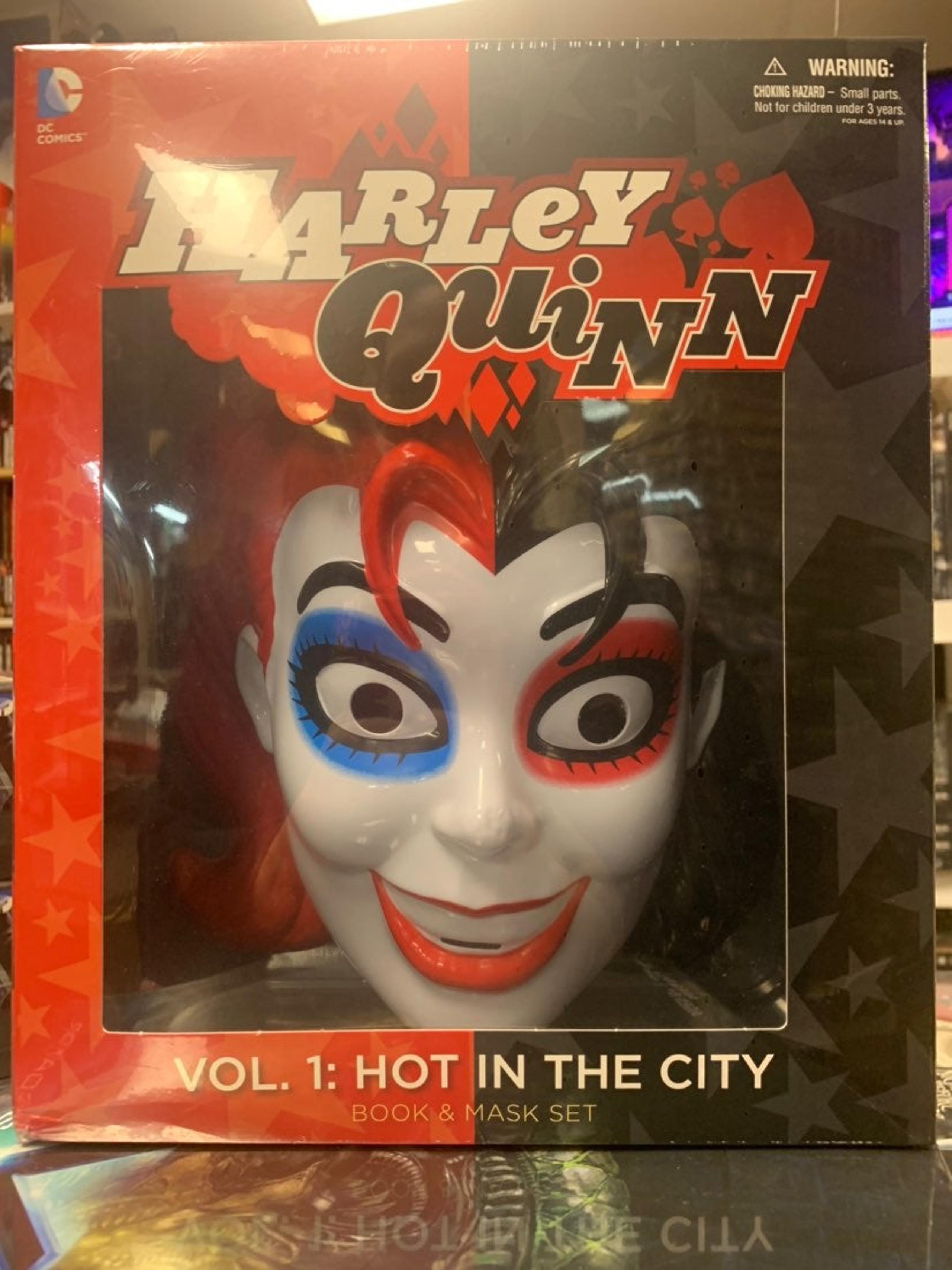 Harley Quinn Book and Mask Set