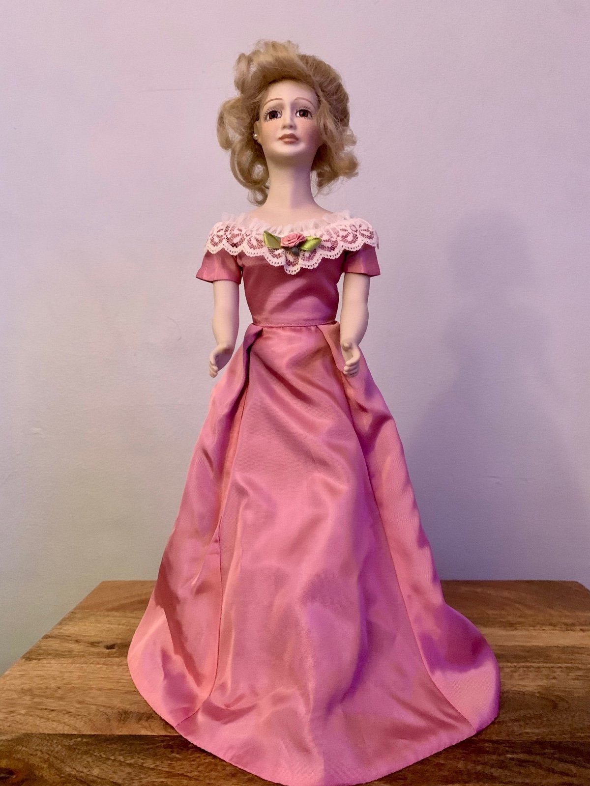 MISS DIXIE 1995 PORCELAIN ARTIST DOLL 16” BY BEULAH MARKUS with Stand
