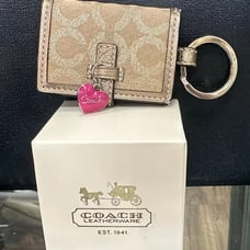 COACH Signature C Patent Canvus Photo Picture Keychain Enamel red Heart + BOX