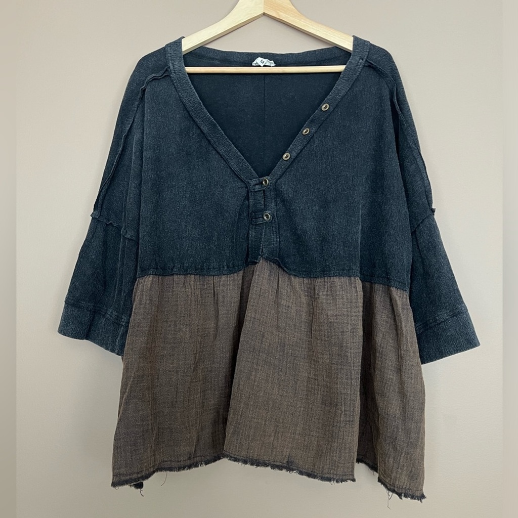{POL} Peplum Hem Knit Boho Oversized Top in Black & Brown - Womens Medium
