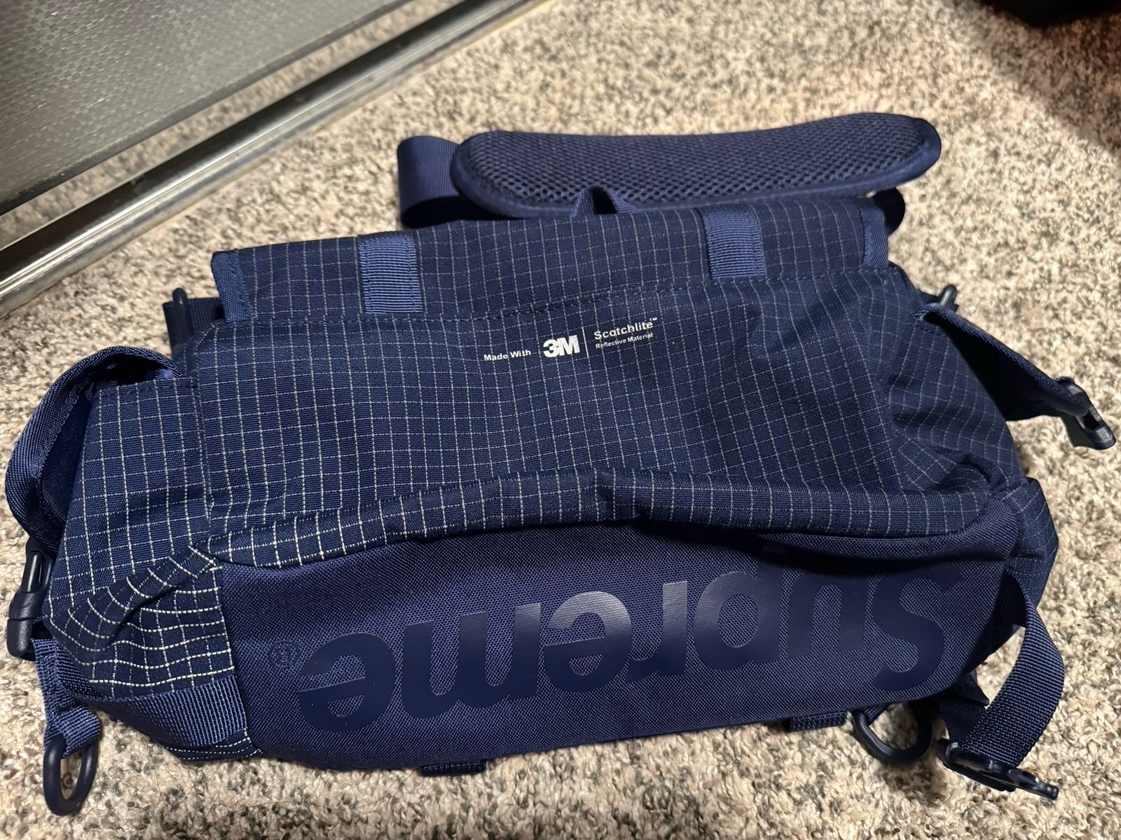 バッグ Supreme Mini Duffle Bag Navy Supreme Mini Duffle Bag (SS24) Navy - SS24 - US
