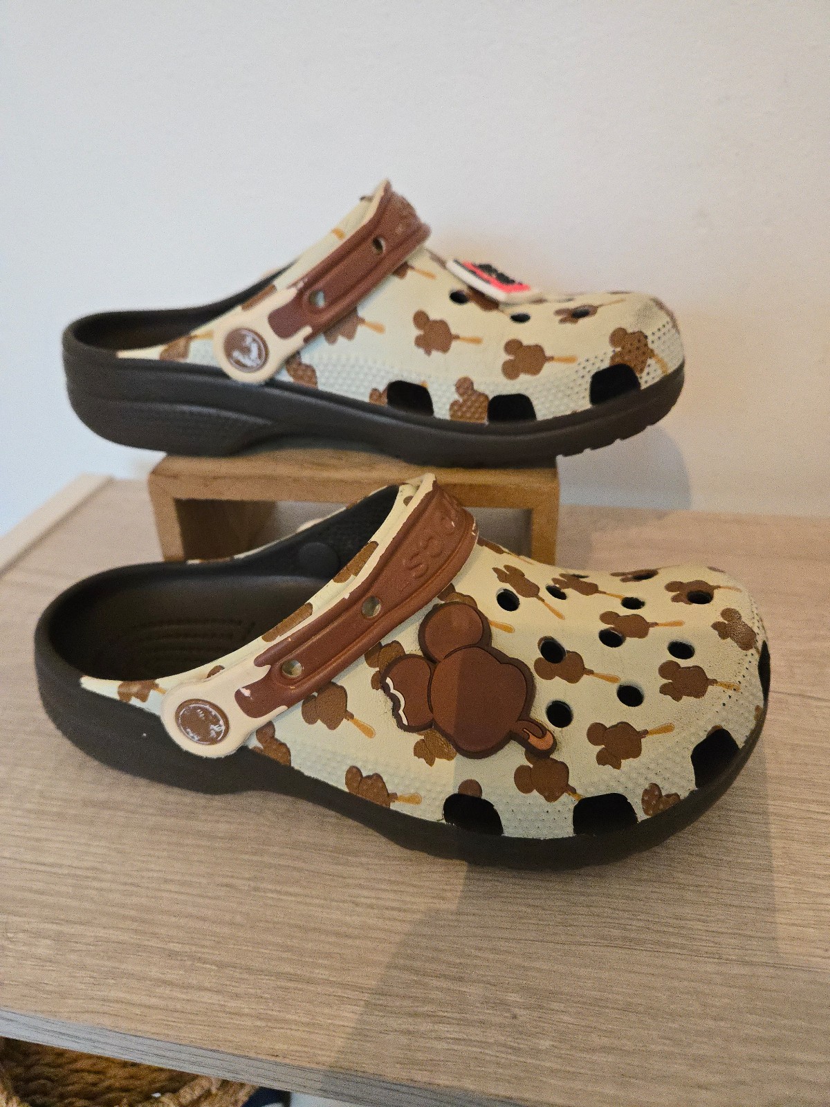 Disney Parks Crocs Clogs Ice Cream Drip Bar Womens Size 6 Mickey Mouse Live Love