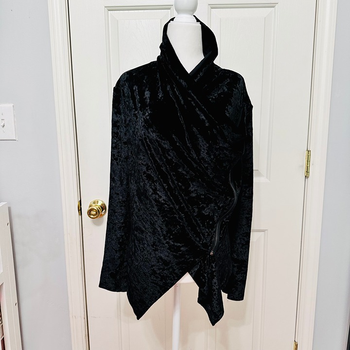 NWOT BLANK NYC CRUSHED VELVET WRAP MOTO JACKET MEDIUM