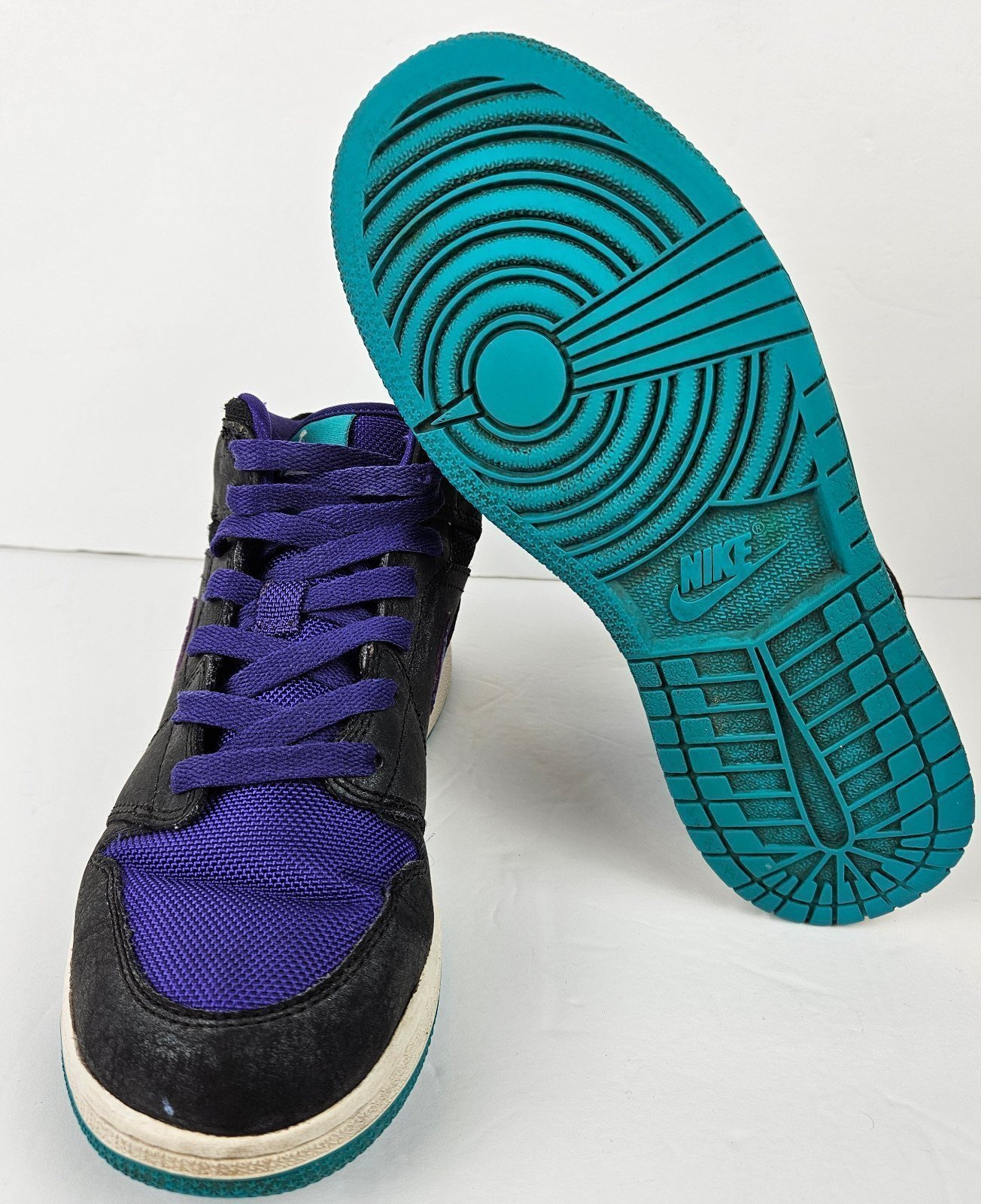 Nike air jordan. Size (4.5Y) (23.5 cm)