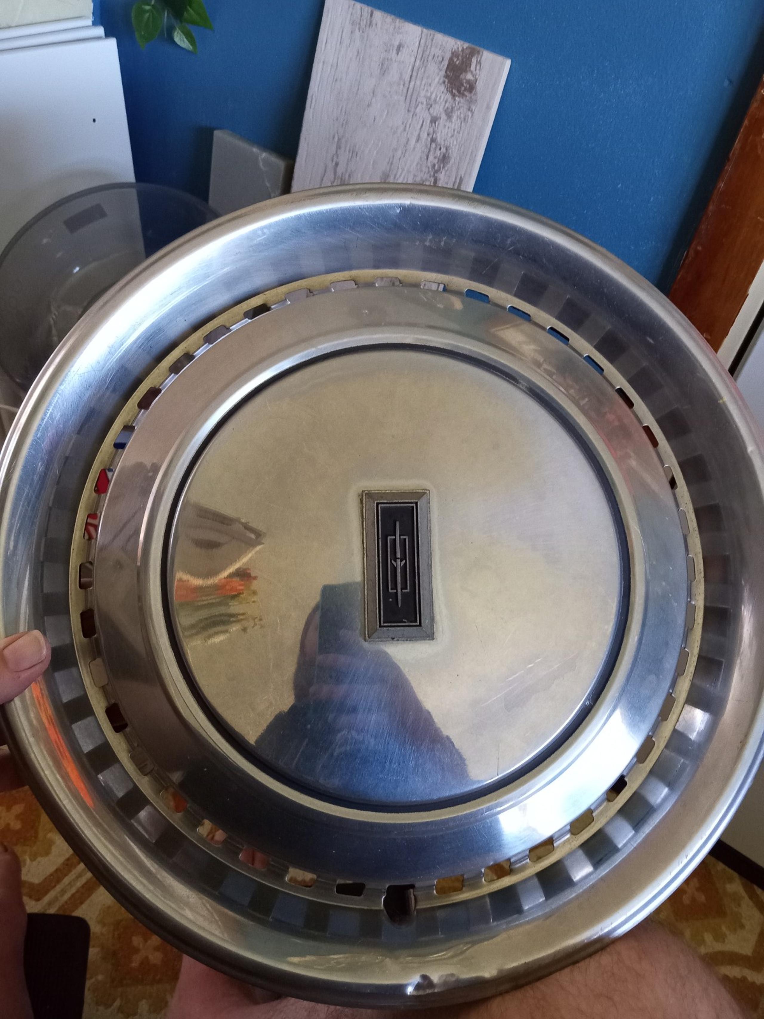 13" Oldsmobile omega hubcap