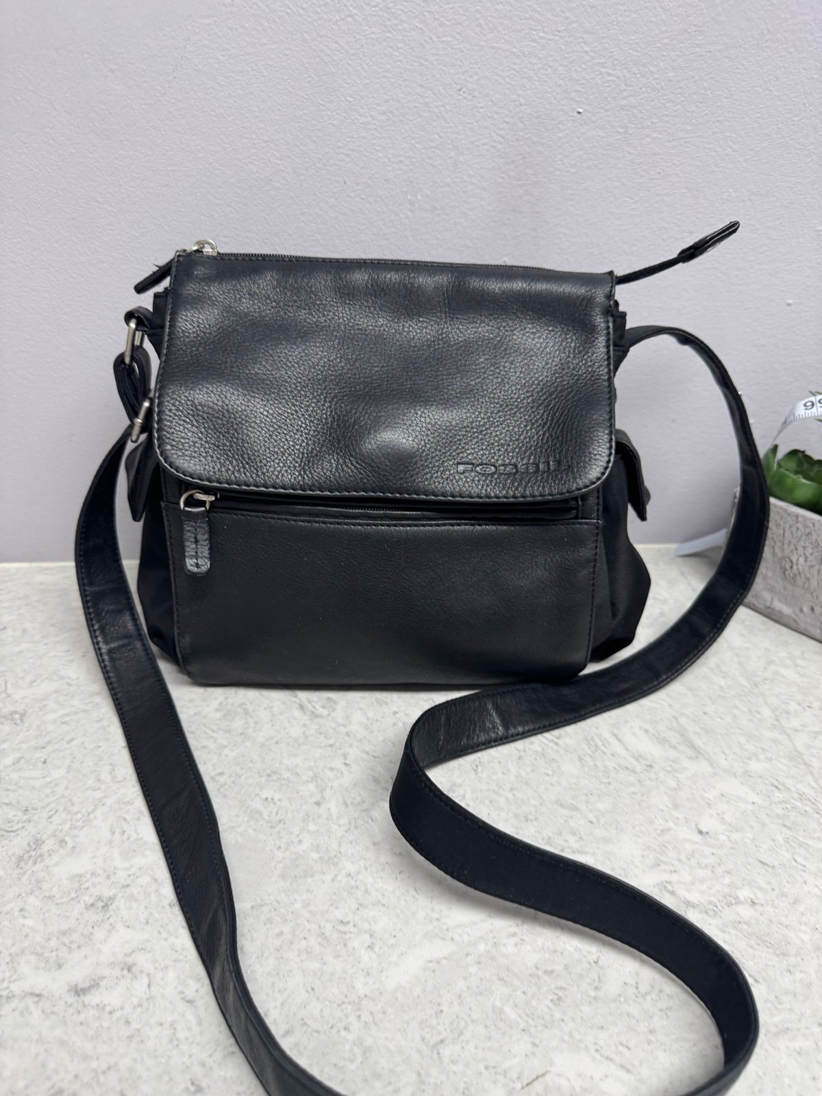Fossil Black Leather Hobo Shoulder Bag Purse Crossbody Adjustable Strap Zip
